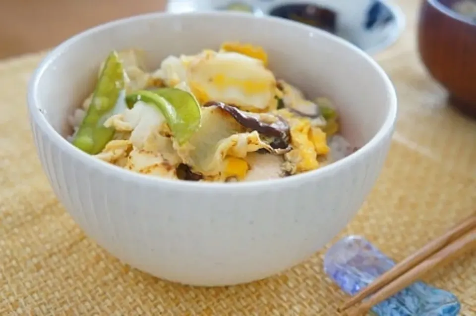 簡単5分丼～ゆり根と絹さやの卵とじ丼|ちいさなしあわせキッチンさん