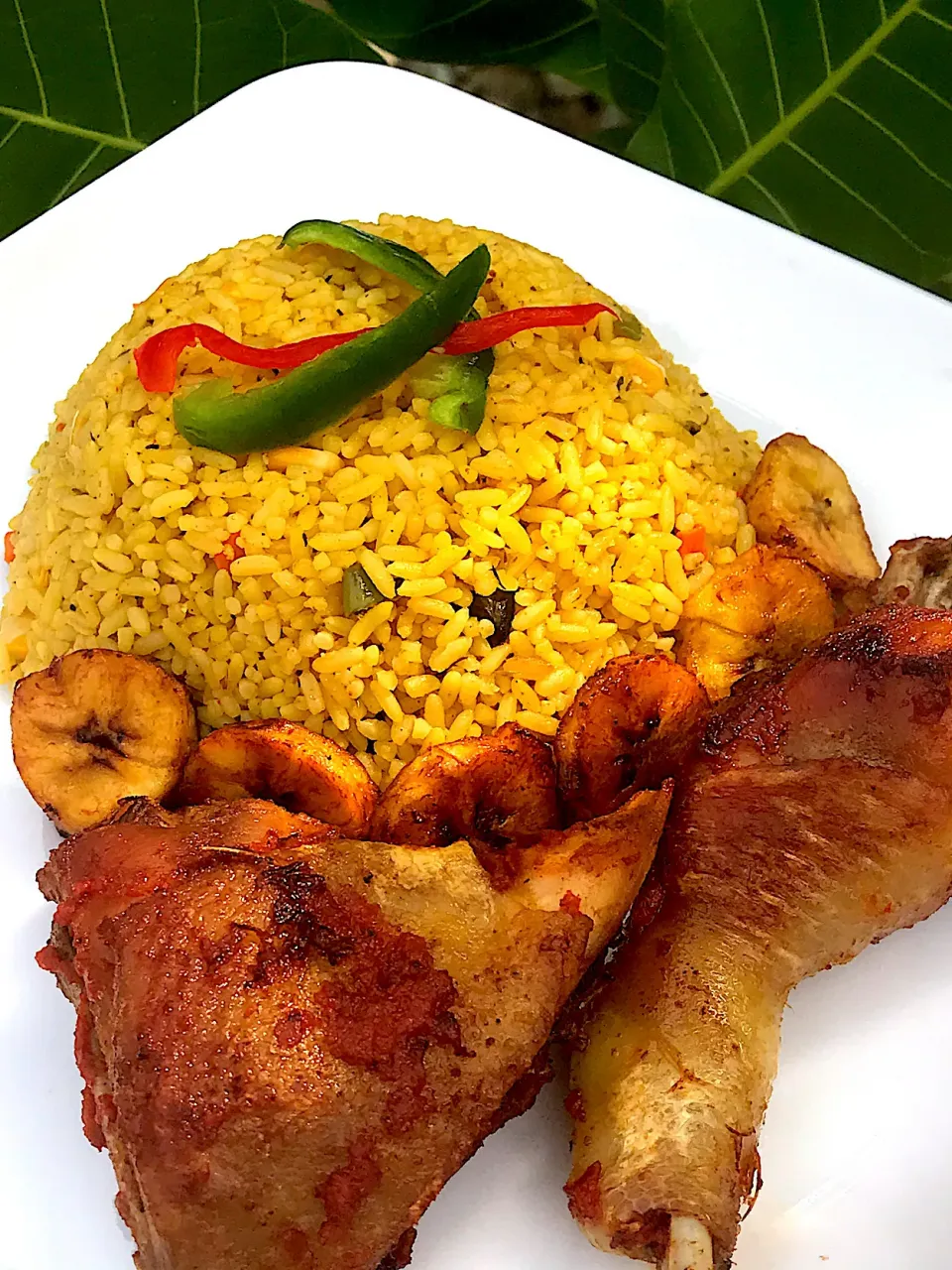 Snapdishの料理写真:Fried rice, fried plantain and peppered chicken|steadybeaさん