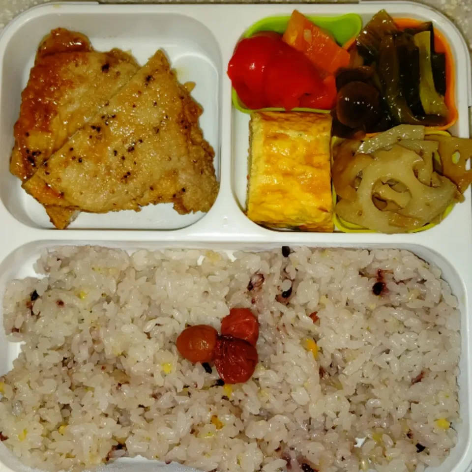 Snapdishの料理写真:豚の照り焼き弁当|アクちゃんさん