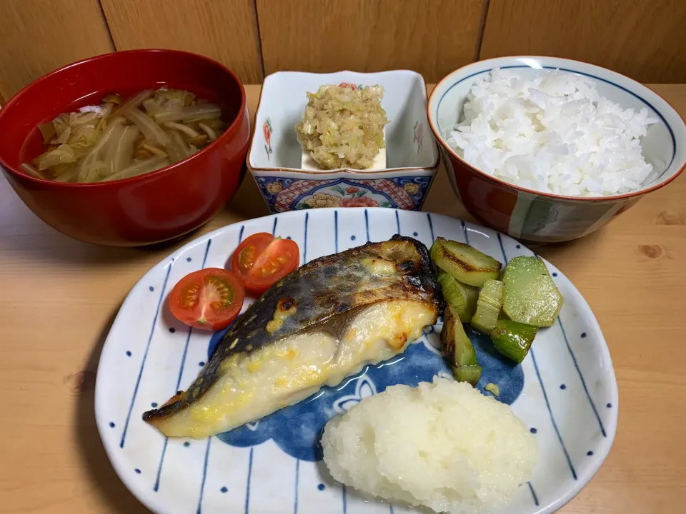 Snapdishの料理写真:朝ごはん、サワラ西京焼き、中華風奴、白菜ナメコ汁|Isimura Hidekiさん