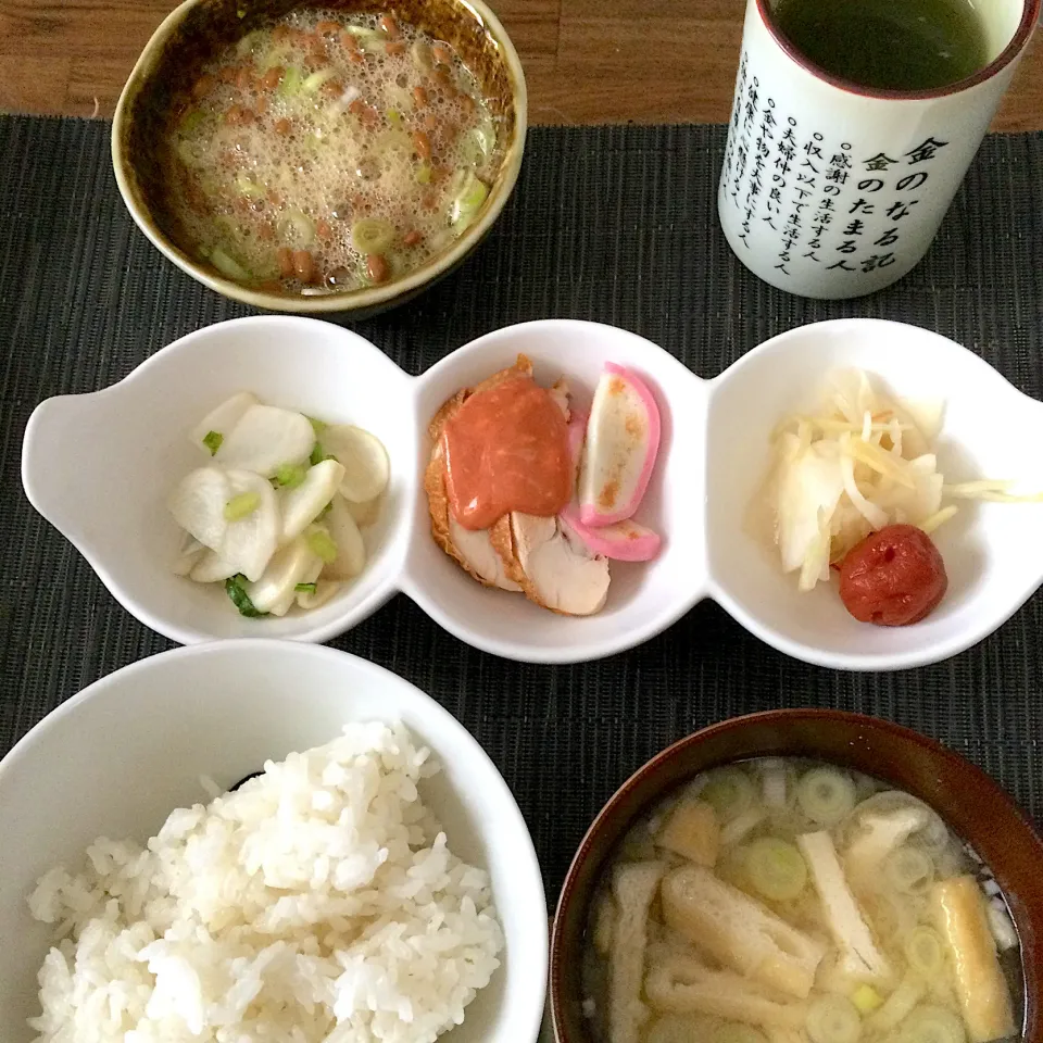 2021年1月26日　男前美容師の手作り朝ごはん　千葉県産食材で作った朝ごはん　ネギの味噌汁　ネギ入納豆　カブ浅漬け　∠( `°∀°)／|Booパパさん