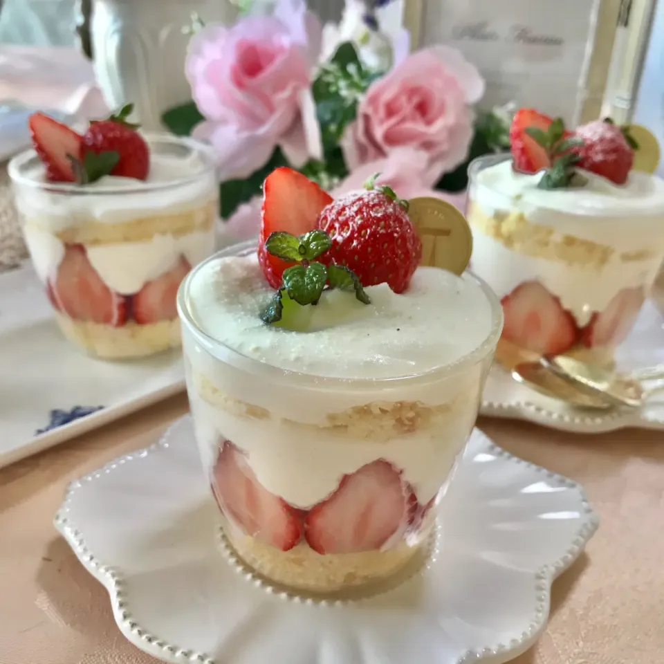 気軽に作れるグラスショートケーキ✨🍰🍓🍓🍓|エンジェルさん