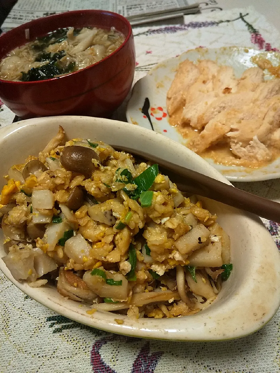 今日のお昼
※れんこんとキノコのオートミールチャーハン
※酒粕味噌漬けむね肉のレンジ蒸し
※キノコとワカメのお味噌汁|れあMIXさん