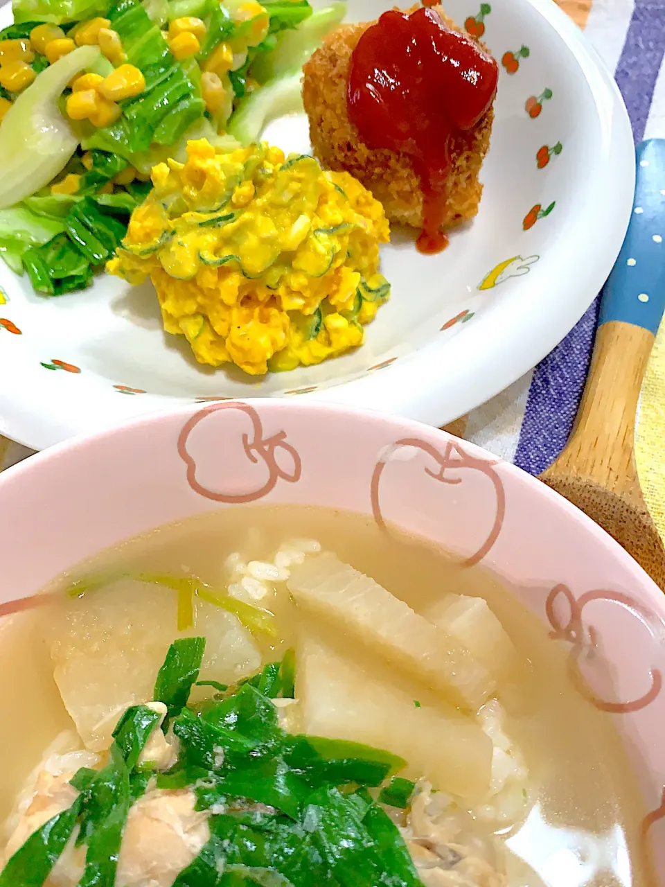 🍀セロリ・キャベツ・コーンの炒め物🍀南瓜サラダ🍀ミートソースコロッケ🍀鳥手羽と大根の中華粥|まりんさん