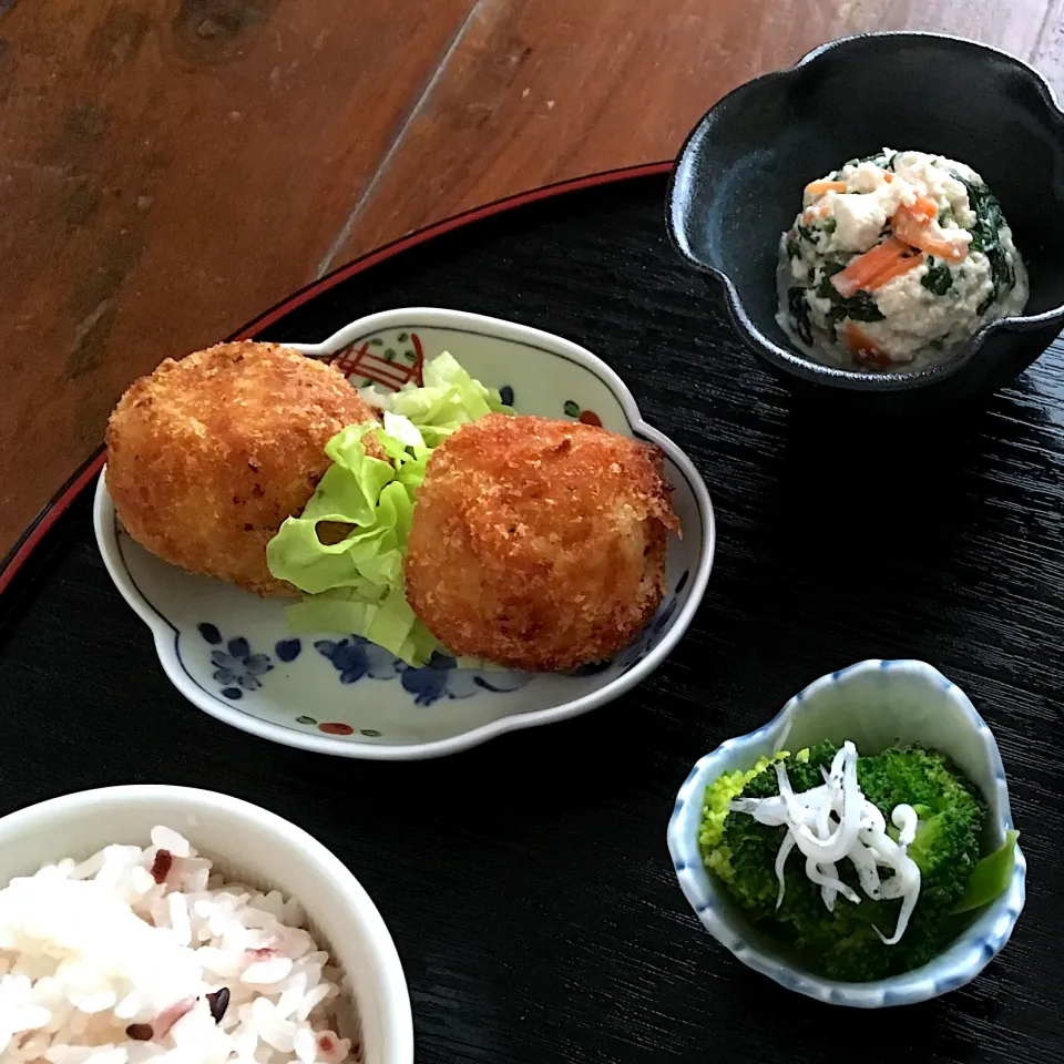 まめころさんの料理 nainaiさんの料理 リメイク☆キーマカレー　に、里芋コロッケ🎵|nainaiさん