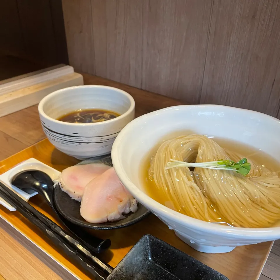 昆布出汁に浮かぶキレイな麺。つけ麺|けんたろうさん