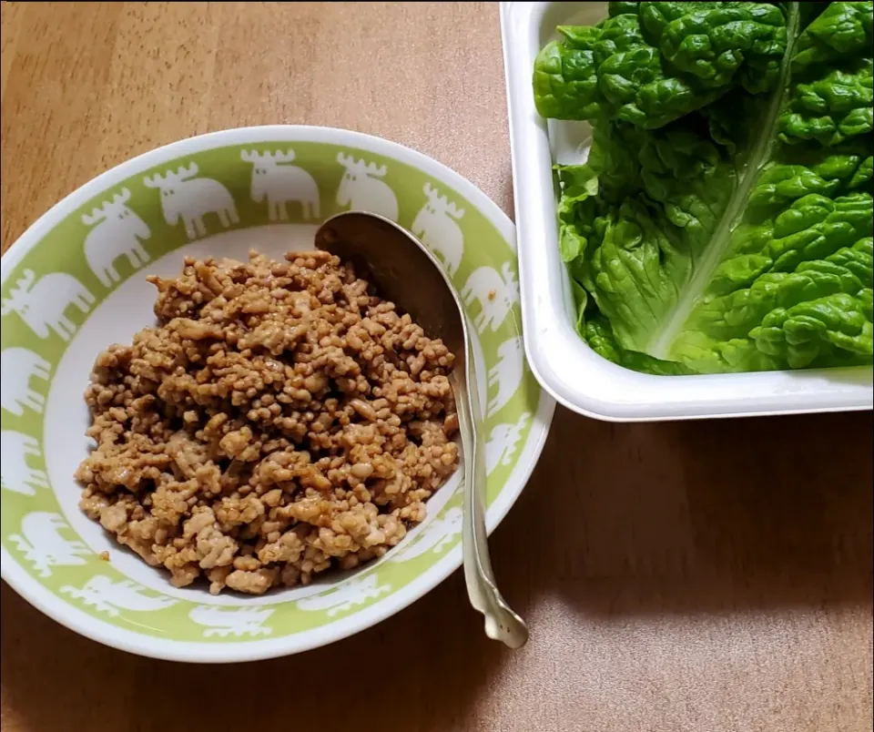 オイラーはそぼろ、サンチュに巻かれて食べられる🎵|ナナさん