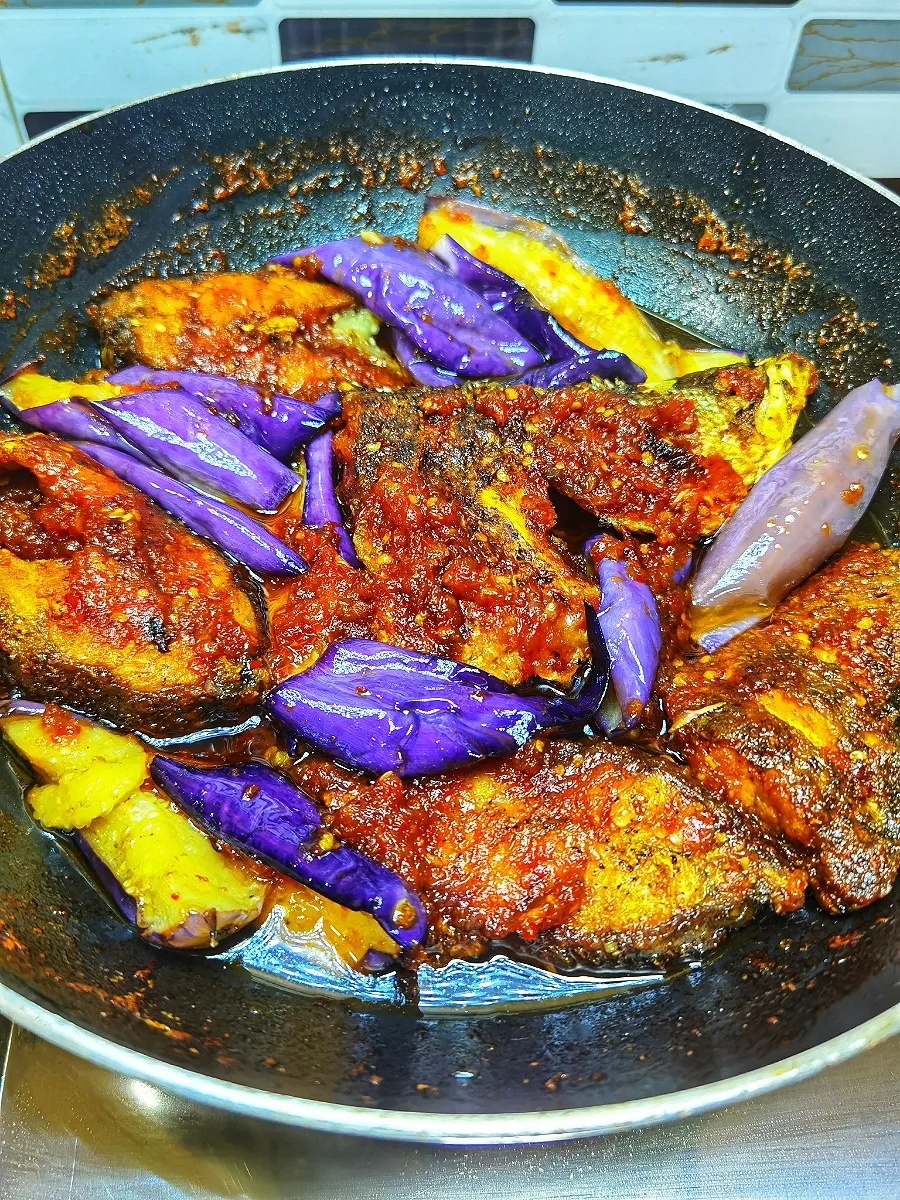 Snapdishの料理写真:Sambal ikan siakap campur terung|azirasamsuddin771008055774さん