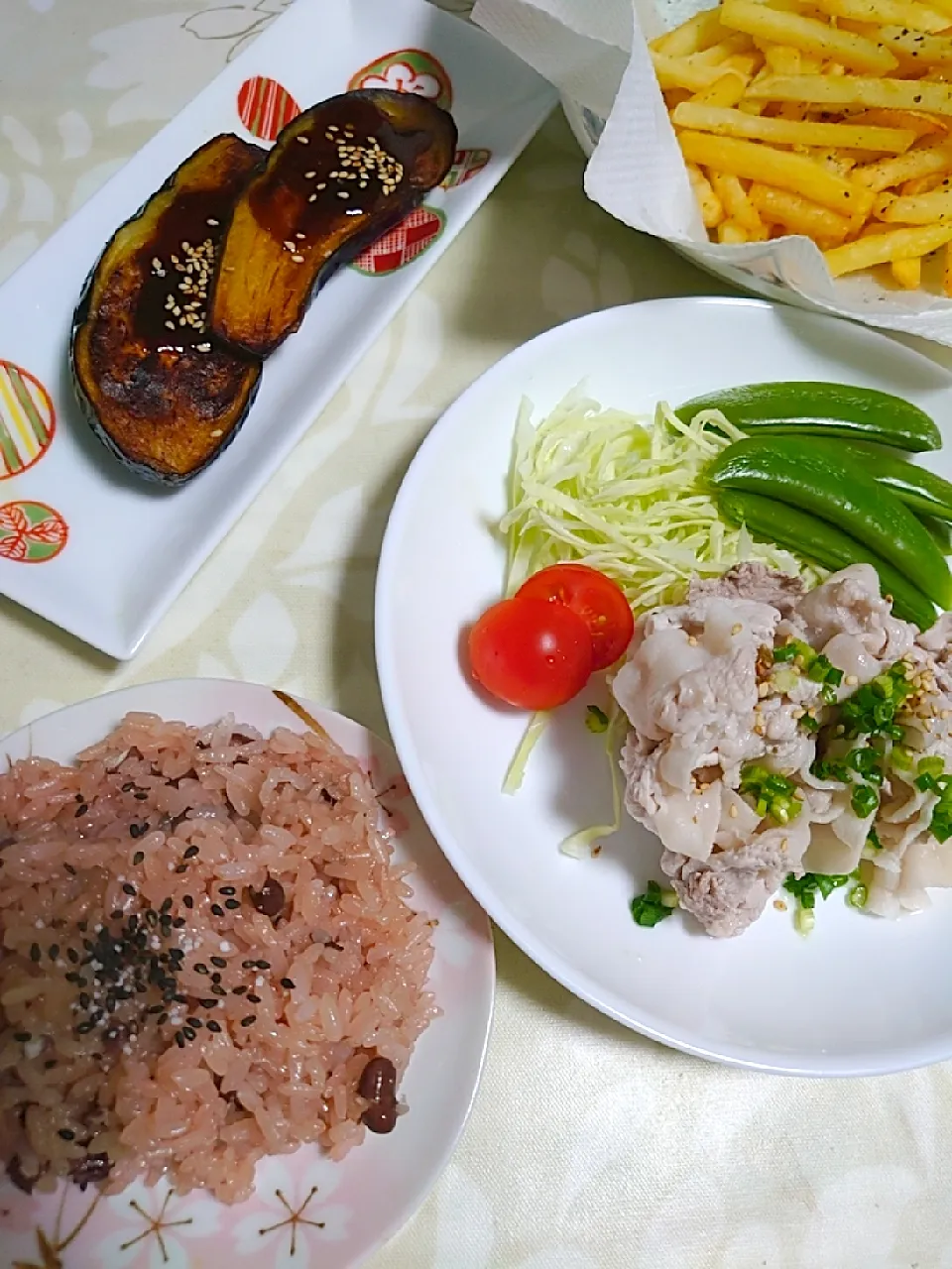 夕飯です🌃🍴
お手軽しゃぶしゃぶとなすのみそ田楽|🍒ふみりん🍒さん