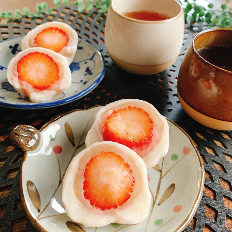 Snapdishの料理写真:🍓餡子ちゃんたっぷりないちご大福🍓|ユッキーさん