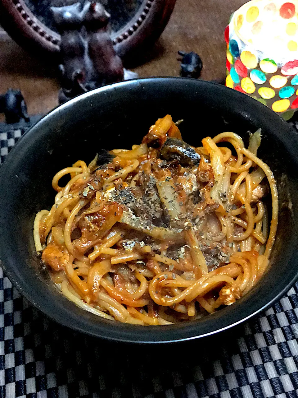 イワシの味噌煮缶で作るトマトソースパスタ🥫|ま〜てぃんさん