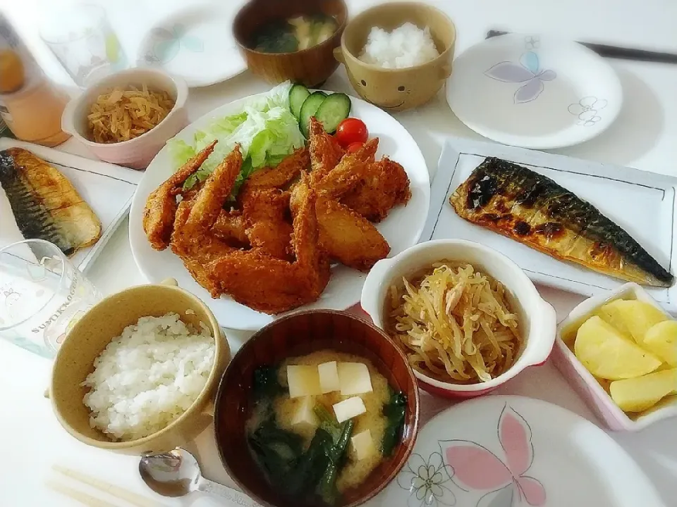 夕食(*^^*)
手羽唐揚げ&サラダ🥗
塩サバ
もやしとツナナムル
沢庵
お味噌汁(ほうれん草、豆腐)|プリン☆さん