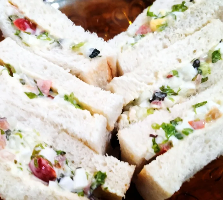 Sandwich 
Lettuce, tomato, cucumber , egg & mayo|Harlina  (Malaysia)さん