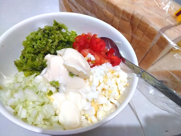 Sandwich fillings
Cucumber, tomato, lettuce,, egg & mayo|Harlina  (Malaysia)さん