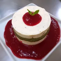 mousse de Camembert, Pesto e molho de framboesa|Luiz de Jesusさん