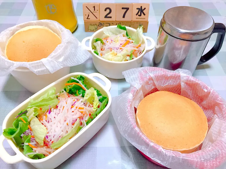 Snapdishの料理写真:ヘルシー弁当
パンケーキと
大根サラダのお弁当
    タマゴスープ付き|🌻ako ·͜·♡peco🌻さん