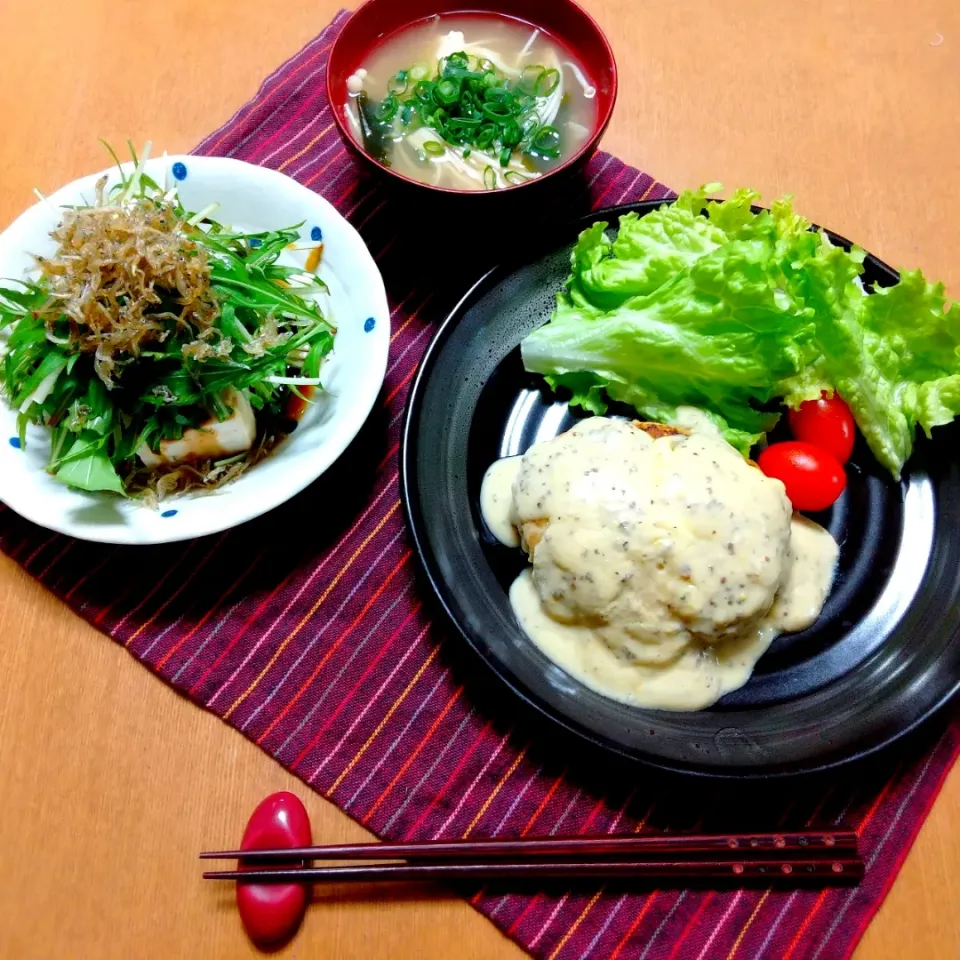 味噌クリームソースで食べる人参入りバーグ🥕|真希さん