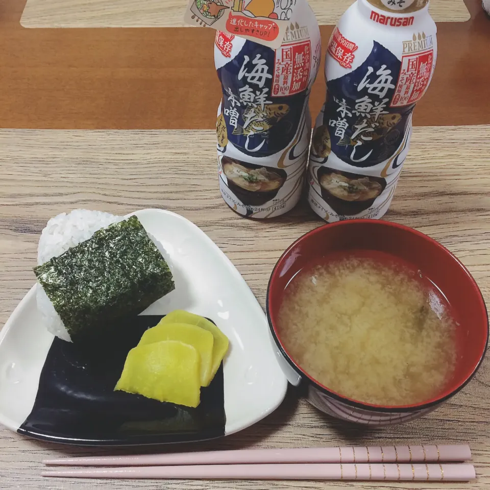 Snapdishの料理写真:今朝はおにぎり🍙とモニター当選🎊 のお味噌汁|waiwaiさん