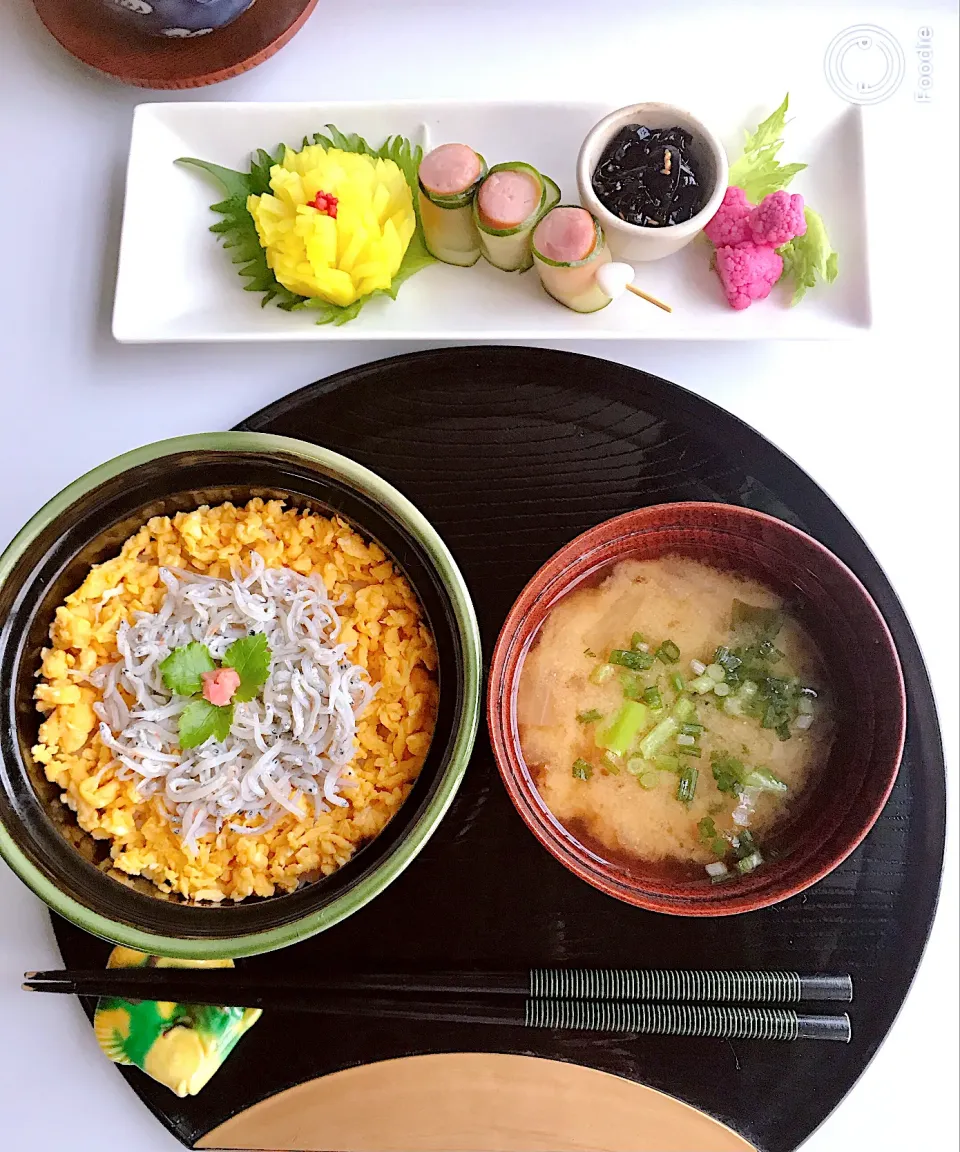 《しらす丼で朝ごはん》|ちゃべさん