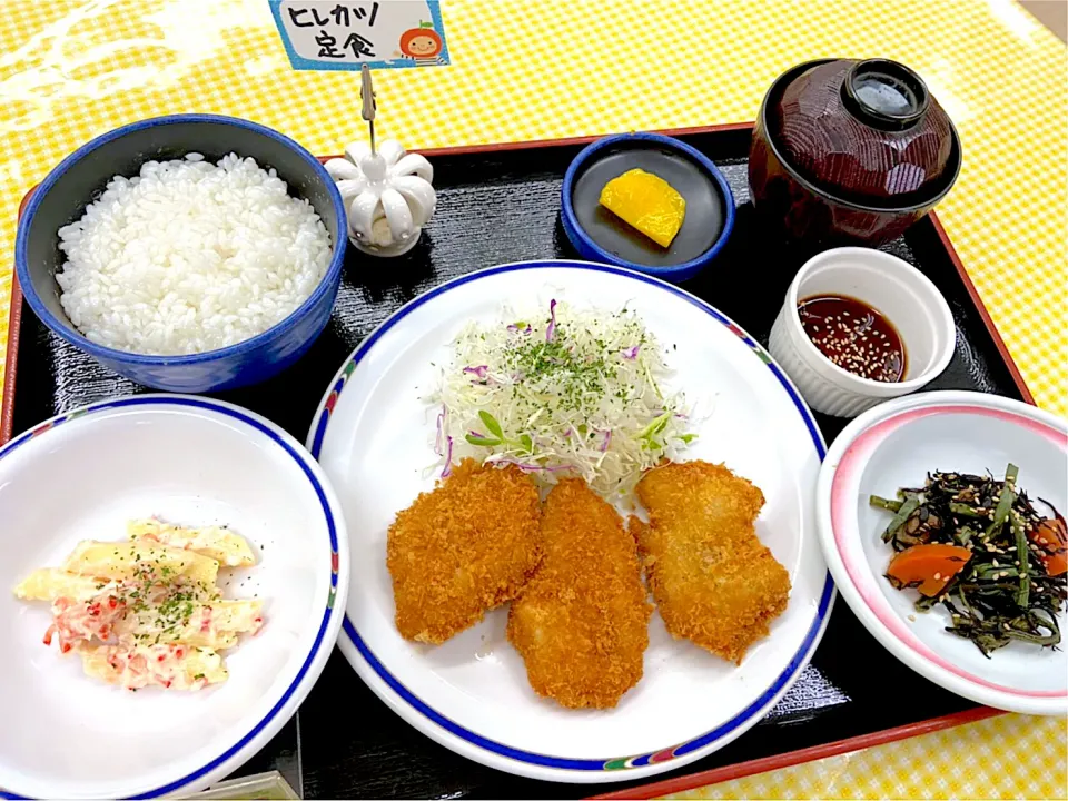 Snapdishの料理写真:ヒレカツ定食|nyama1さん