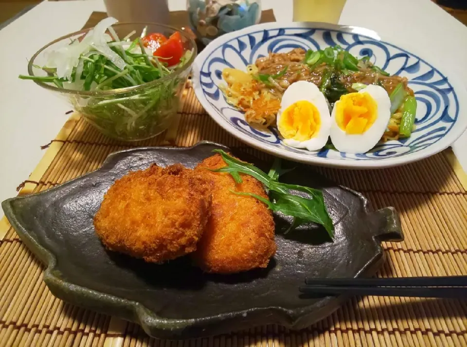 カニクリームコロッケ
餡かけ焼きそば
水菜サラダ|miyuki🌱さん