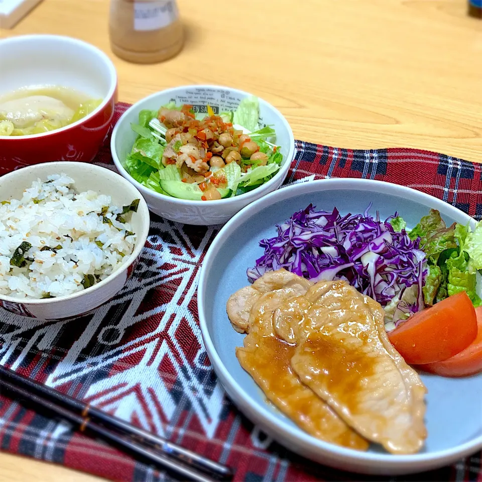 生姜焼き、サラダ、わかめご飯|ツインうさぎさん