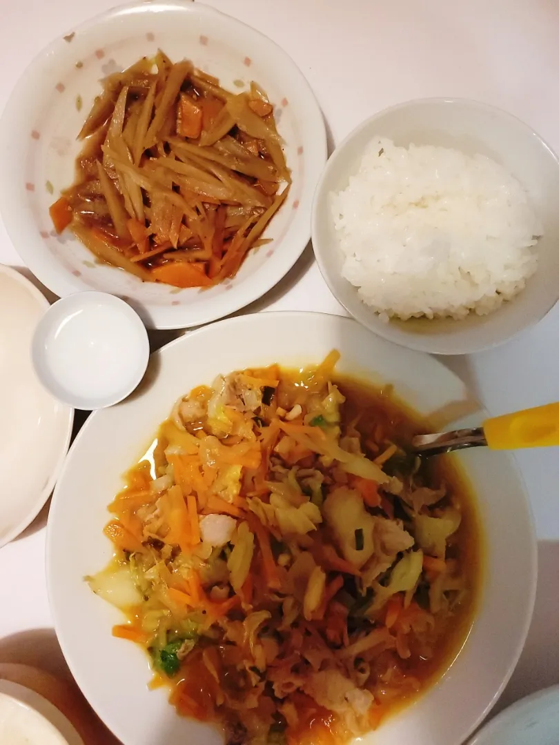 Snapdishの料理写真:1/26 夜ご飯
きんぴらごぼう
ショウガ野菜炒め
ご飯|AYAさん