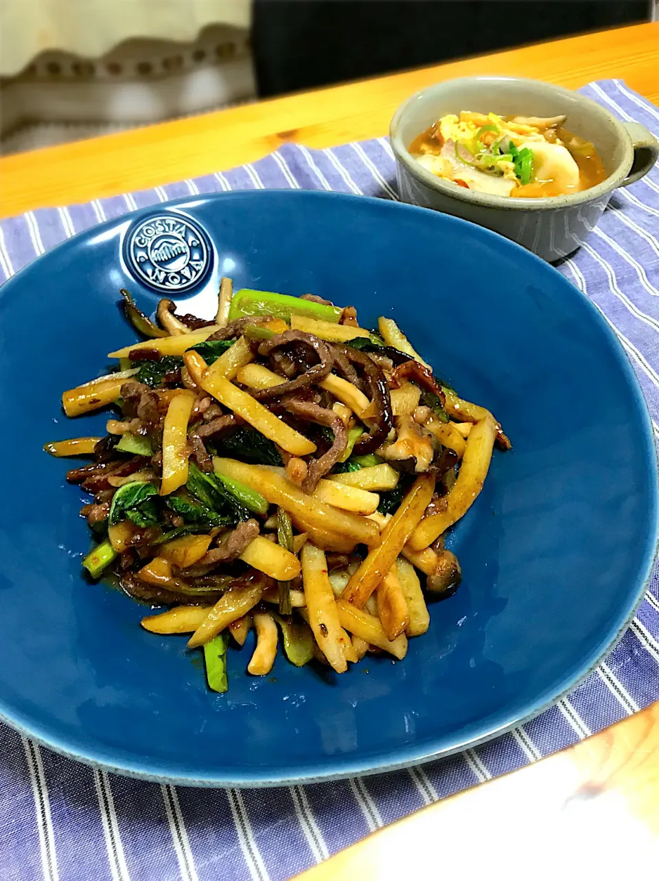 牛モモ肉と北海道ポテトの甘口醤油炒め、キムチスープ|sayaさん