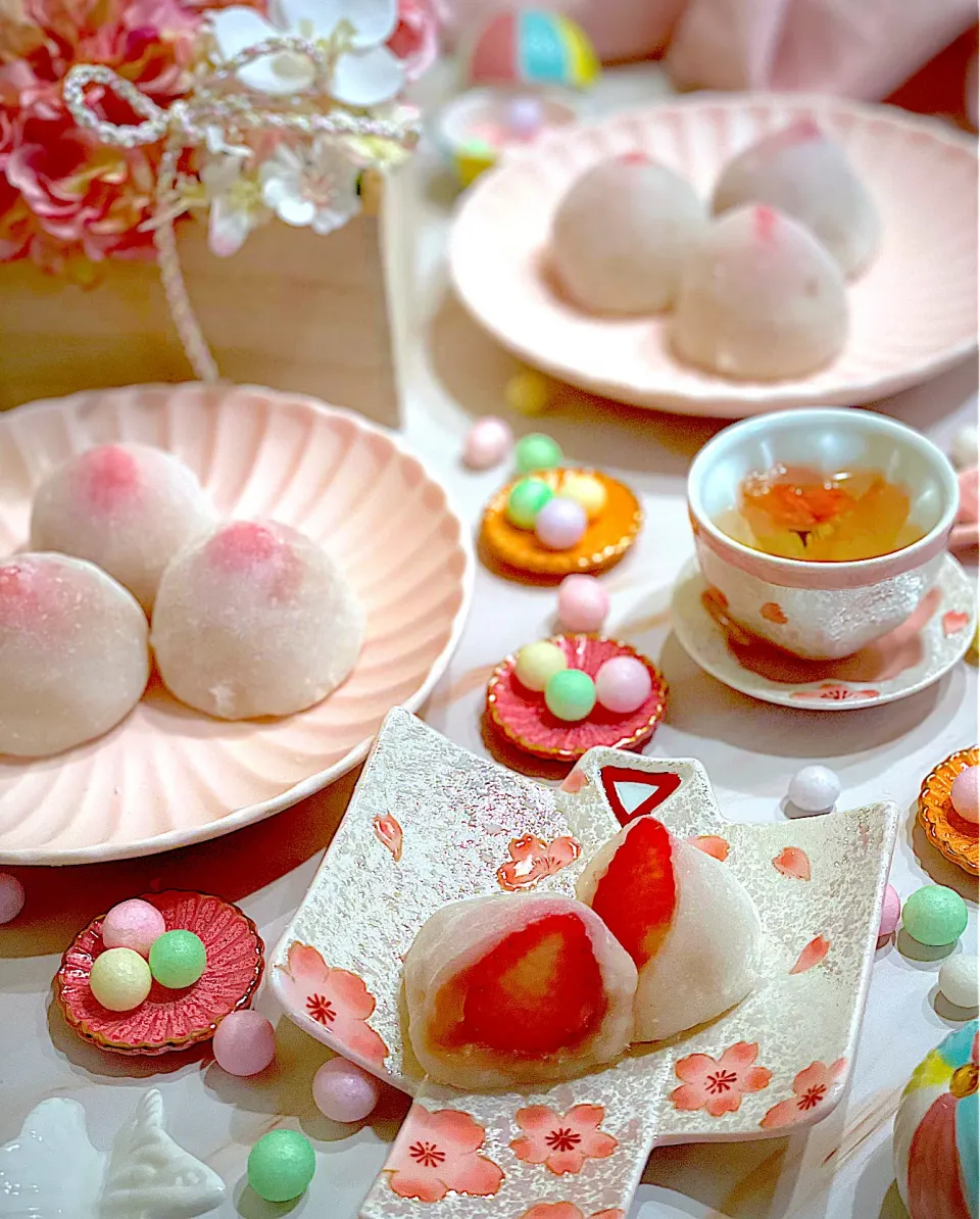 Snapdishの料理写真:いちご大福🍓初挑戦☺️ちょっとイビツ😅早く春になるといいな🌸|AXさん