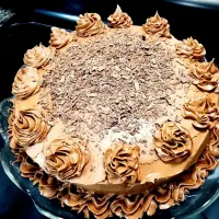 Decadent Chocolate Cake with buttercream chocolate frosting.|Janna Parchmontさん