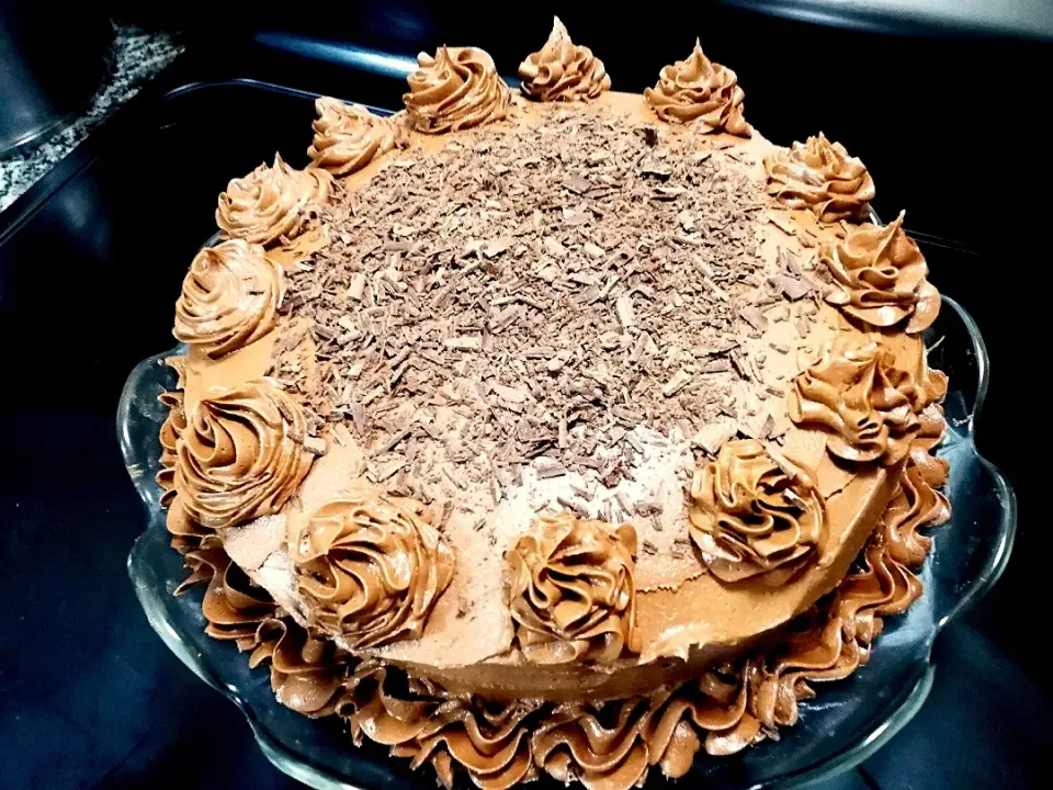 Decadent Chocolate Cake with buttercream chocolate frosting.|Janna Parchmontさん