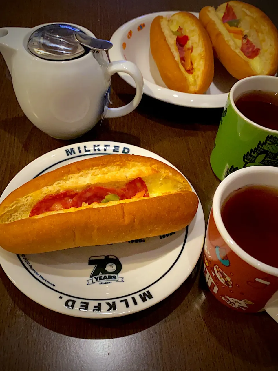 サラミとパプリカのチーズドッグ🥖🧀🫑　アールグレイティー☕️|ch＊K*∀o(^^*)♪さん