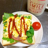 Snapdishの料理写真:ハムセロリたまごトースト|ぷんさんさん