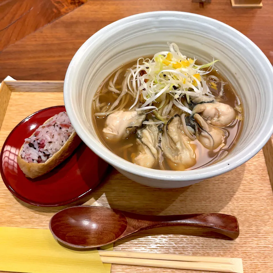 広島産 牡蠣蕎麦 w/ 梅しそいなり|T. Wonderさん