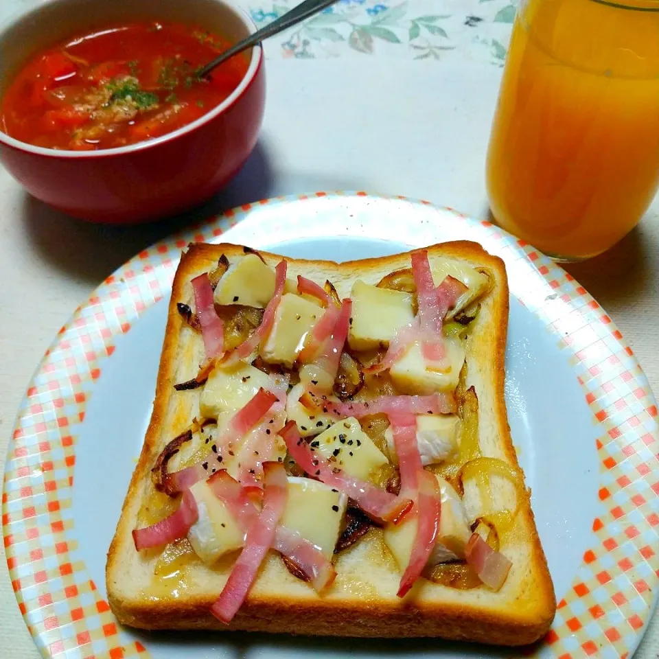 とろけるカマンベールチーズトースト🍞オニオンベーコンチーズ|うたかた。さん