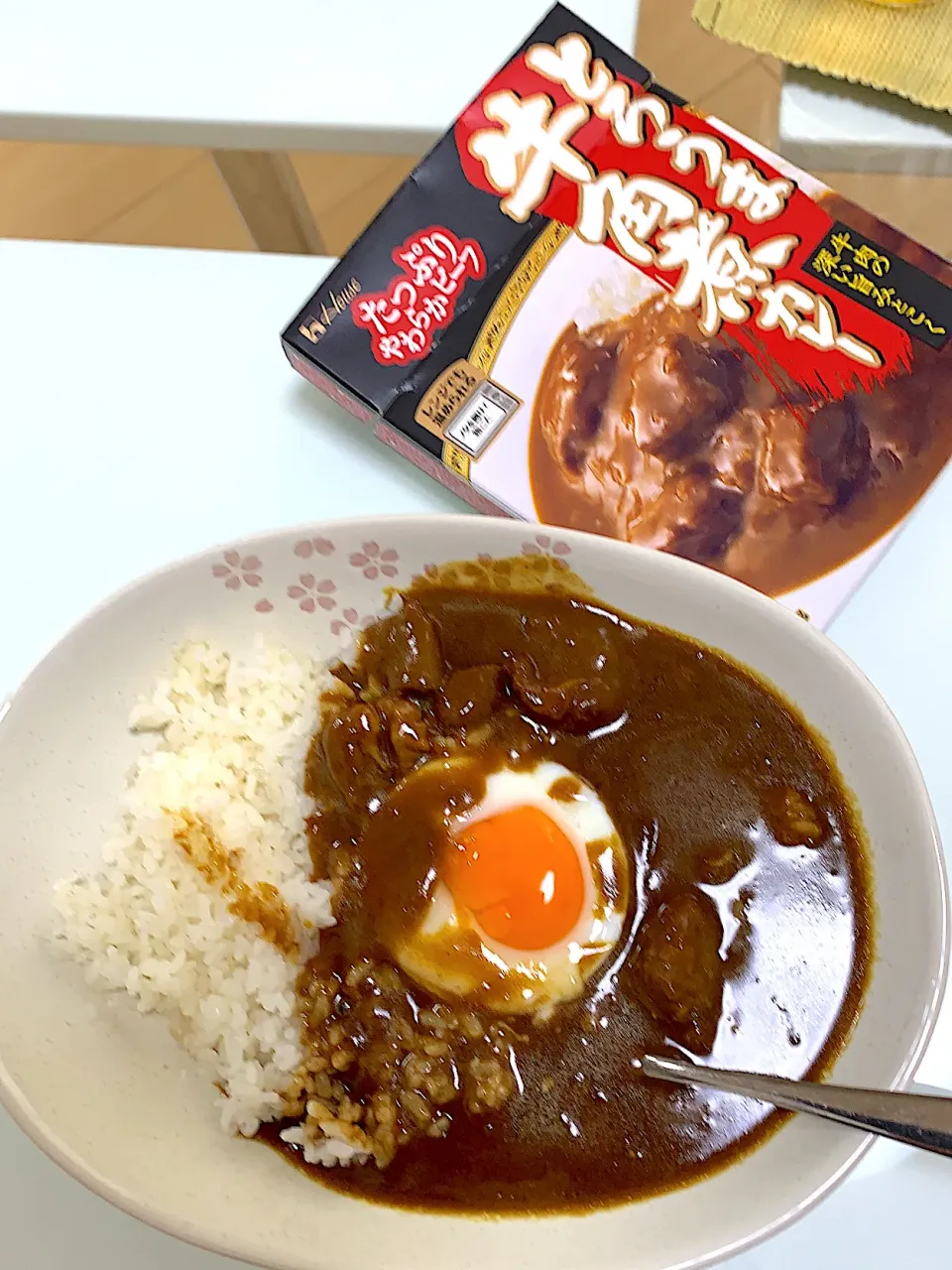 在宅ランチ　今日のレトルトカレー|心に七つの傷の男さん