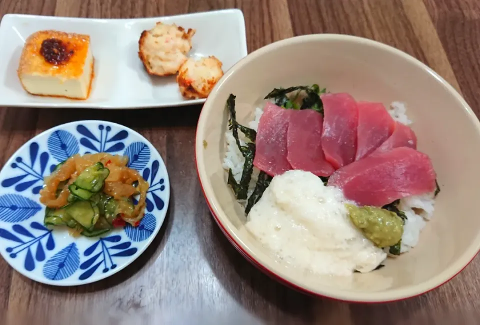 Snapdishの料理写真:マグロの山かけ丼|ゆりちさん