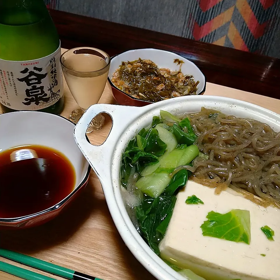 1月28日晩ごはん
･野菜たっぷり湯豆腐
･ギバサ納豆
･冷酒

朝採れ白菜とネギたっぷり湯豆腐と今旬のギバサ納豆

石川県能登町で作られる特別純米酒｢谷泉｣
 爽やかな香りと米の旨みが感じられるキレのある辛口で食事に合うお酒

|田舎暮らしごはんさん