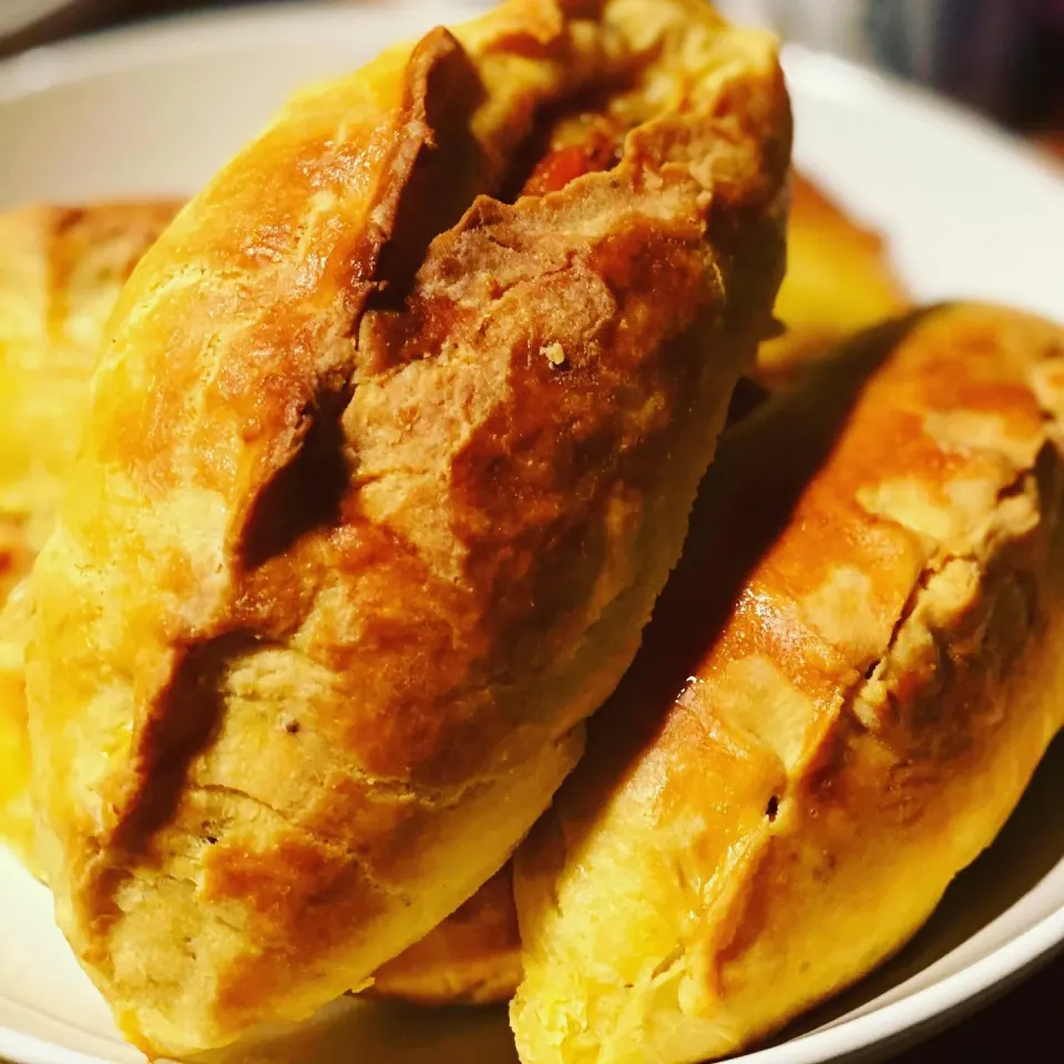 All done ✅ I am full 
BBQ Chicken Wings & Drumsticks with Spicy Beef Pasties  #pasties #bbq #chicken #ilovecooking #chefemanuel|Emanuel Hayashiさん