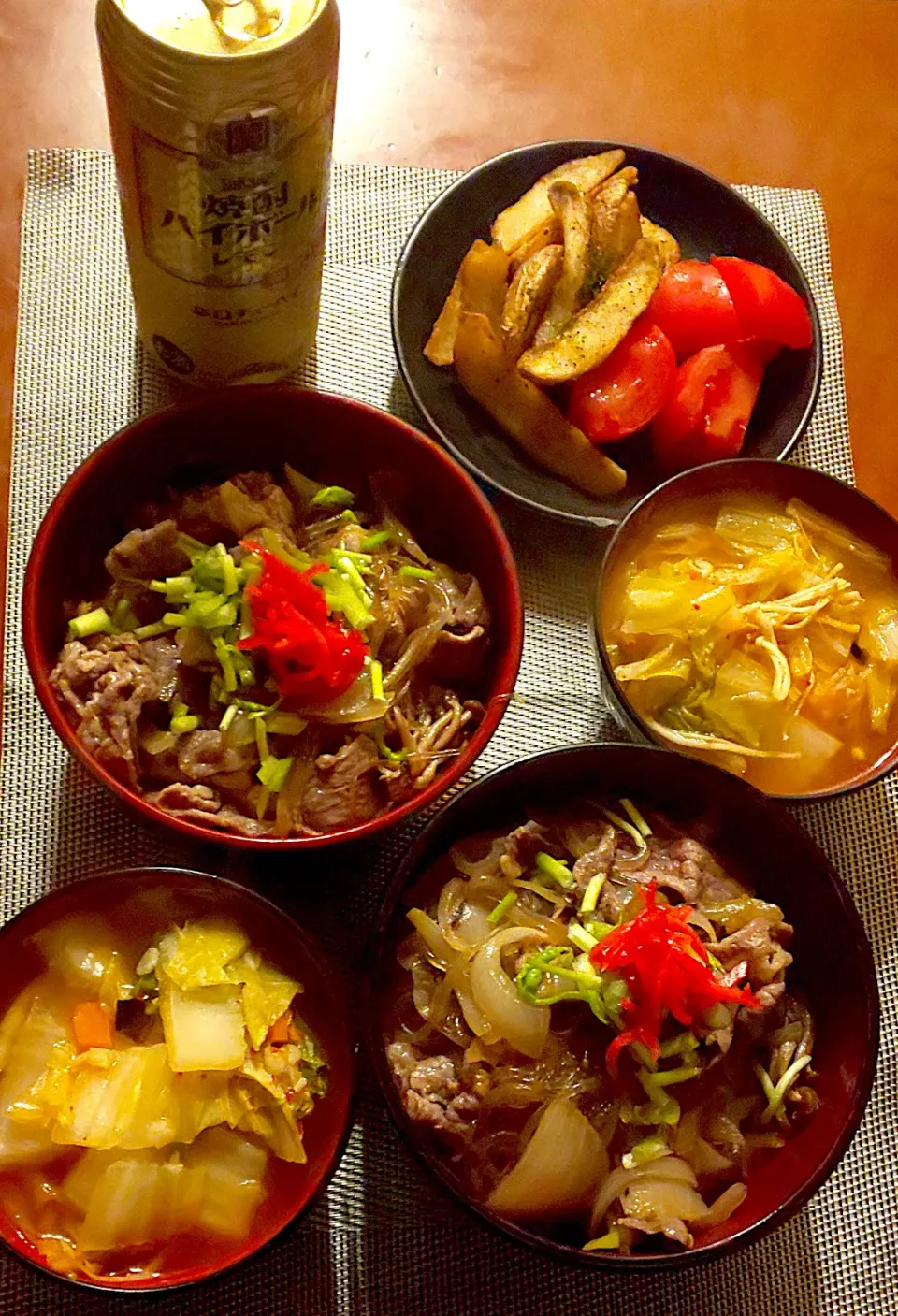 Today's dinner🍴ｽﾊﾟｲｼｰﾌﾗｲﾄﾞﾎﾟﾃﾄ･冷やしﾄﾏﾄ･きのこたっぷり芹香る牛丼･白菜たっぷりｷﾑﾁｽｰﾌﾟ|🌈Ami🍻さん