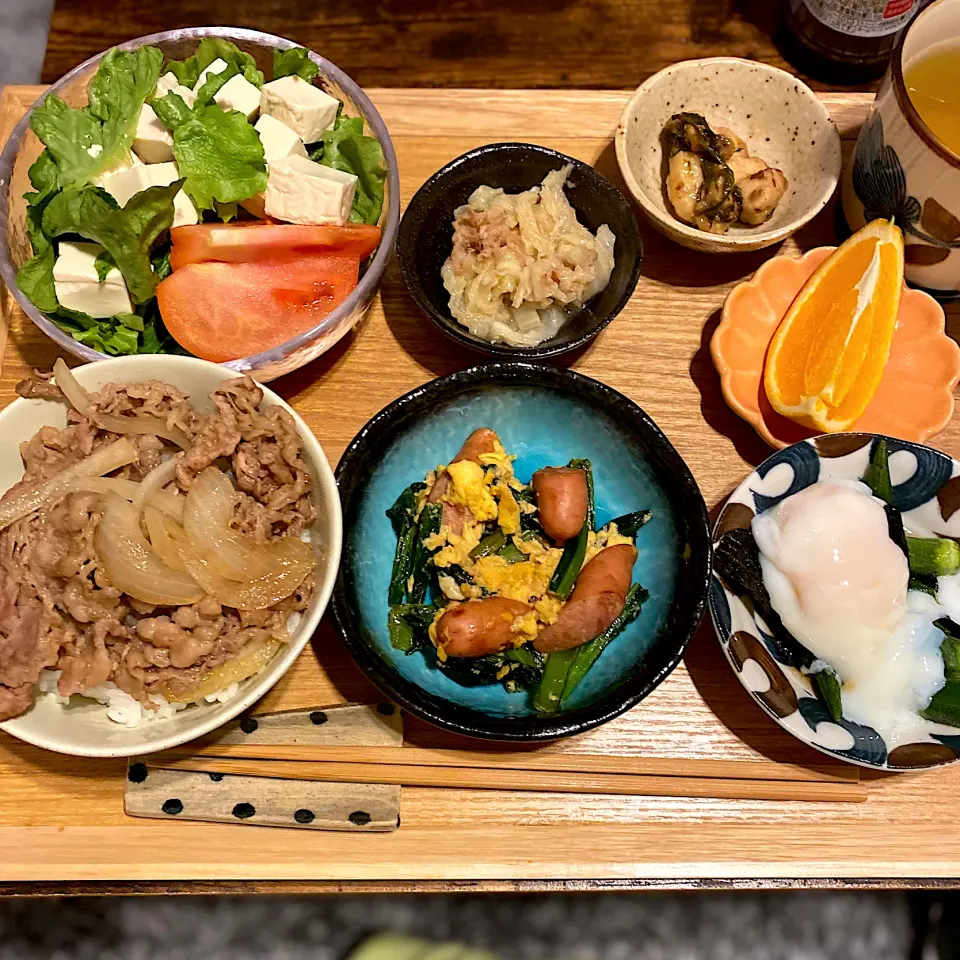 牛丼、ウインナーと小松菜のふわたま炒め|なつこさん