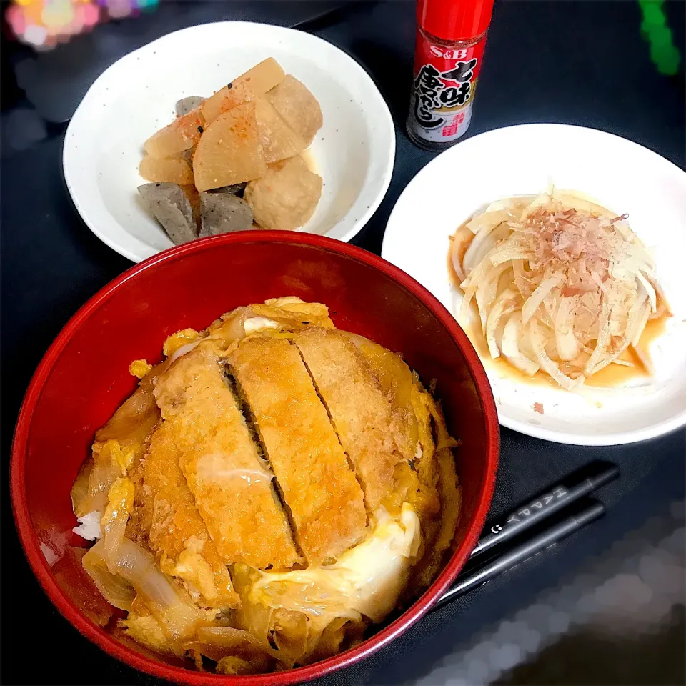 メンチカツの卵とじ丼|おいもさん