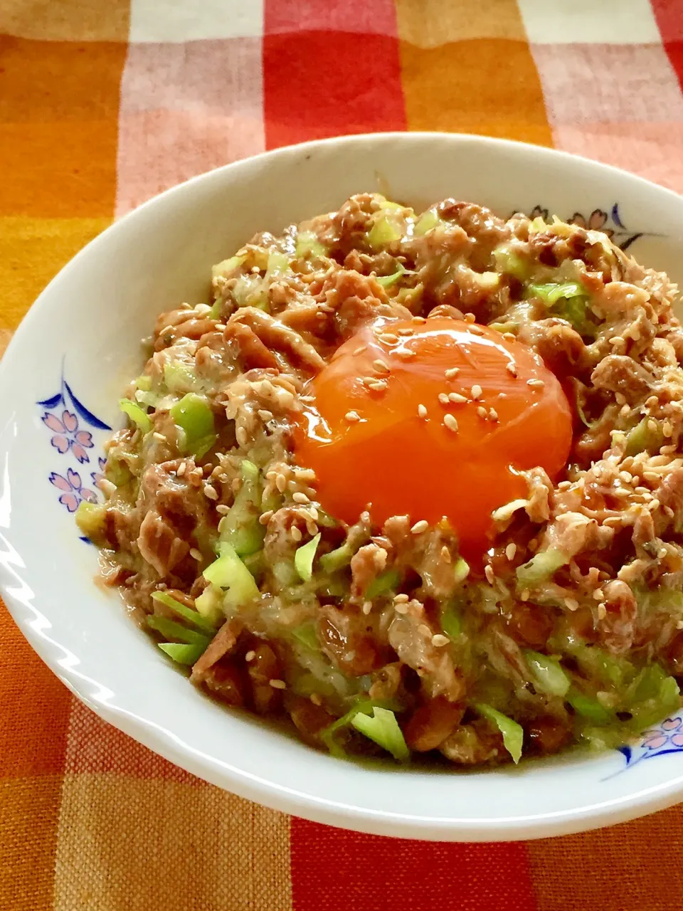 Snapdishの料理写真:みさきらりんずさんのサバ缶と納豆の激ウマ丼♫ #楽天レシピ|楽天レシピさん