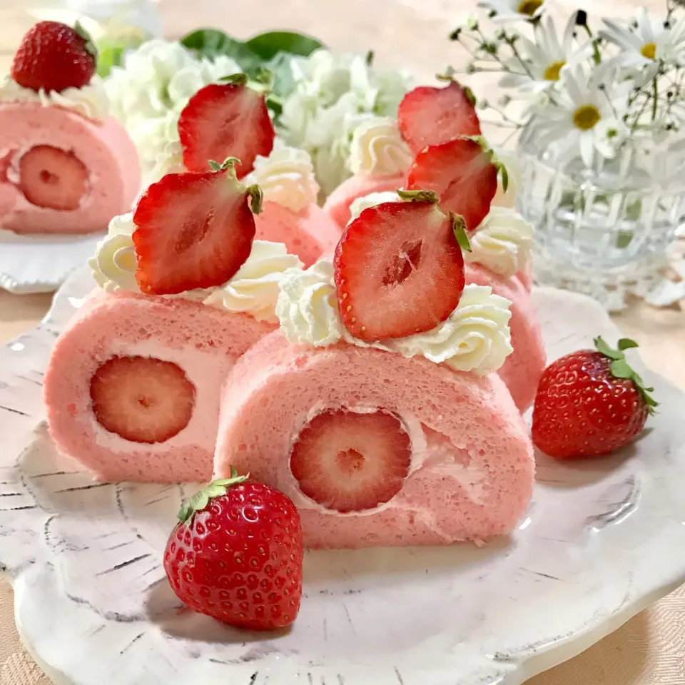 ピンク色のロールケーキ✨🍓🌀|エンジェルさん