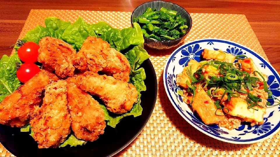 手羽元のからあげ、厚揚げとひき肉のピリ辛甘酢炒め、菜の花の辛子和え|maaさん