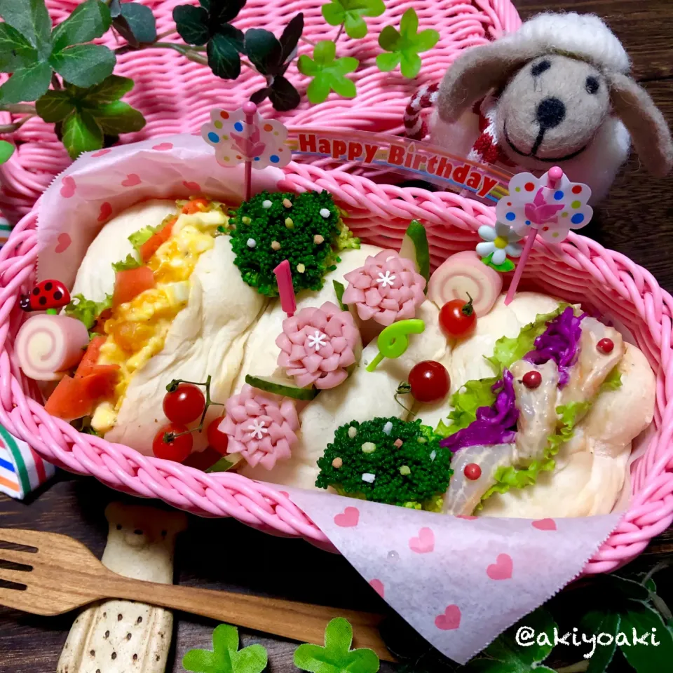 Snapdishの料理写真:白パンサンド弁当|Akiyoෆ¨̮⑅さん