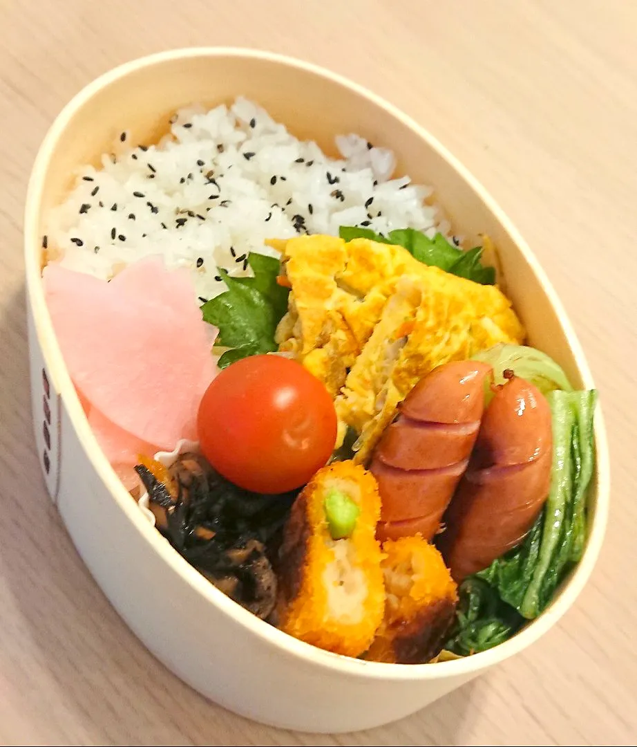 Snapdishの料理写真:春巻きの具で♪中華風オムレツ弁当|momoさん