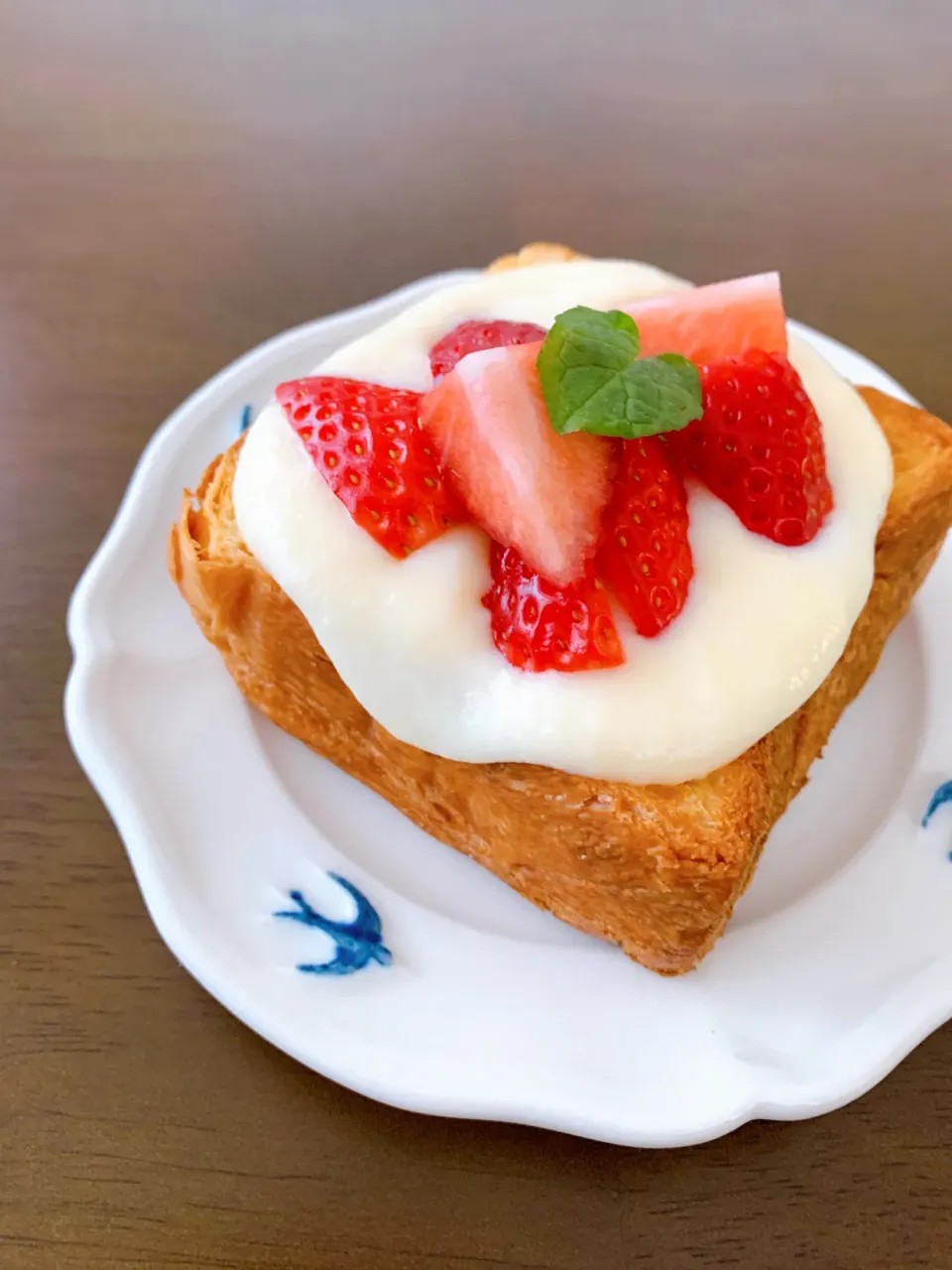 Snapdishの料理写真:イチゴカスタードデニッシュ🍞🍓💕|leeさん