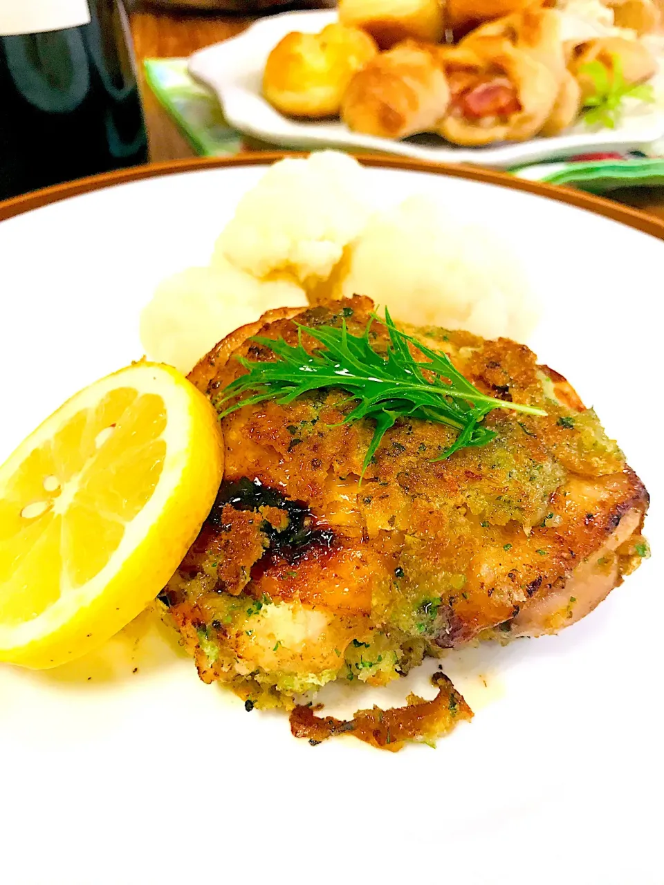 チキンソテー🌿3種のハーブのパン粉焼き🍋バター風味🌿|ブルースプーンさん