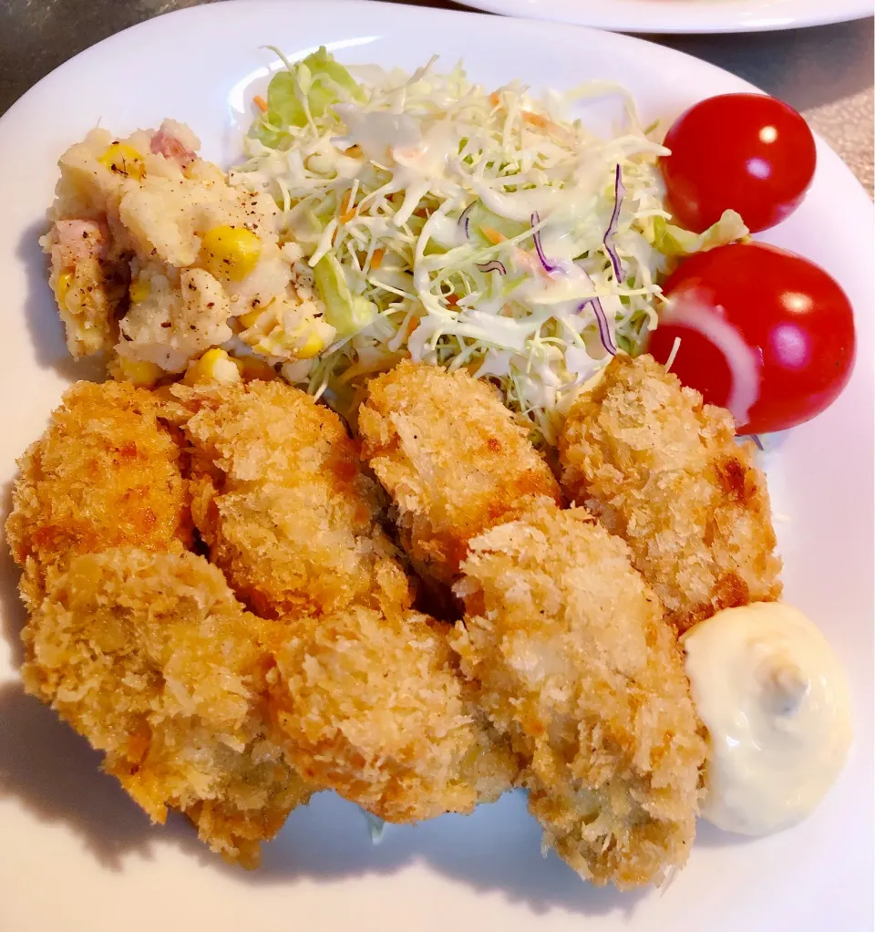 今夜は牡蠣フライがメイン😊カボチャの炊いたん、レンチン豆腐にポン酢でした。|海斗さん